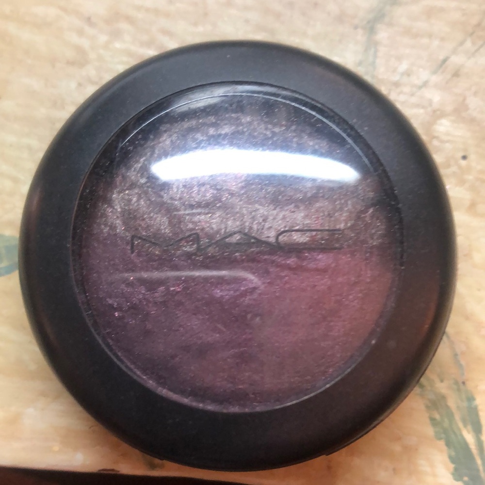 MAC Cosmetics mineralized eyeshadow Earthy Riches